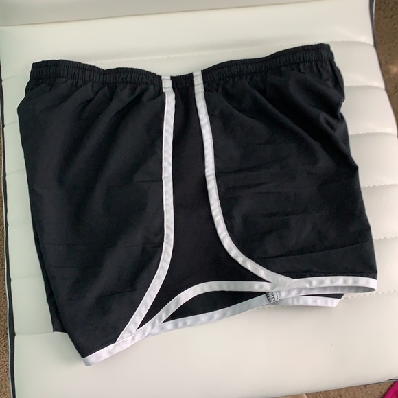 girls large Nike Dri-Fit shorts - Picture 3 of 5